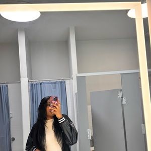 Meet your Posher, Blandina